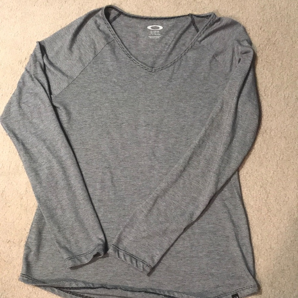 Long sleeve shirt from Oakley.